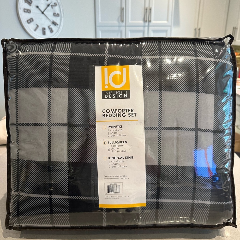 Intelligent Design full/queen comforter set gray and black plaid - never opened